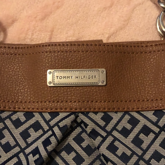 Tommy Hilfiger Tote//Purse - Picture 2 of 7